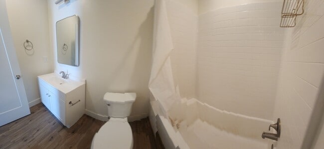 Building Photo - 7 Bedroom 3 bath home close to POLY!!!!