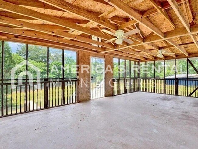 Building Photo - Room to Roam: Expansive Home with Screened Porch - Coming Soon!!