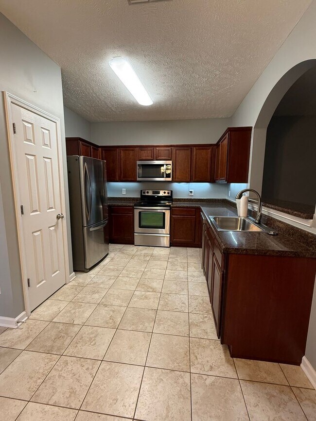 Building Photo - 3BR/2.5BA Townhome in Prime Location