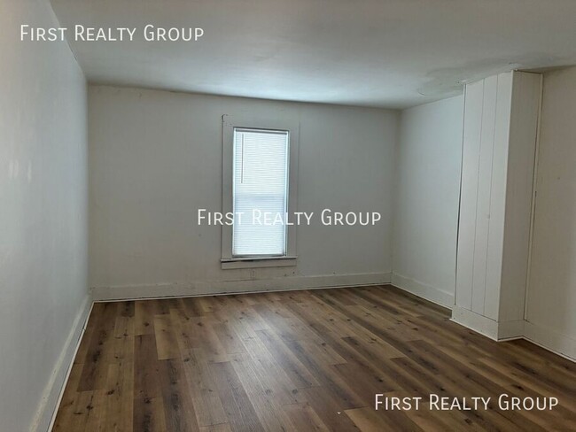 Building Photo - 519 Ann St