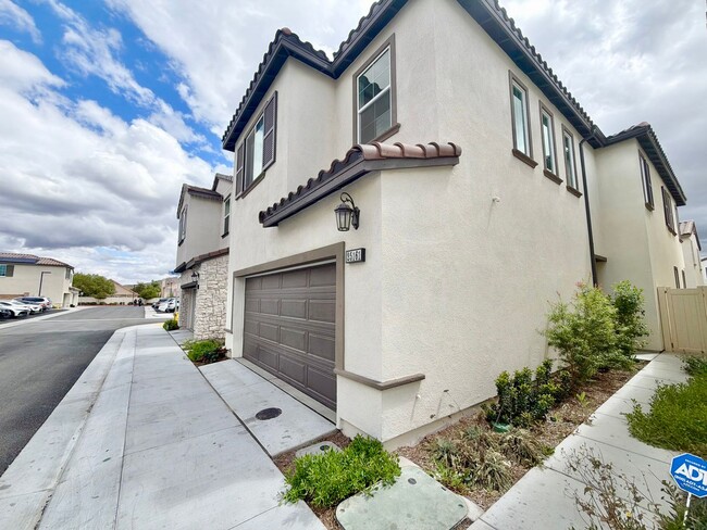 Building Photo - Iris Park Gem | 4 Bedrooms, Loft, and Modern Upgrades Throughout