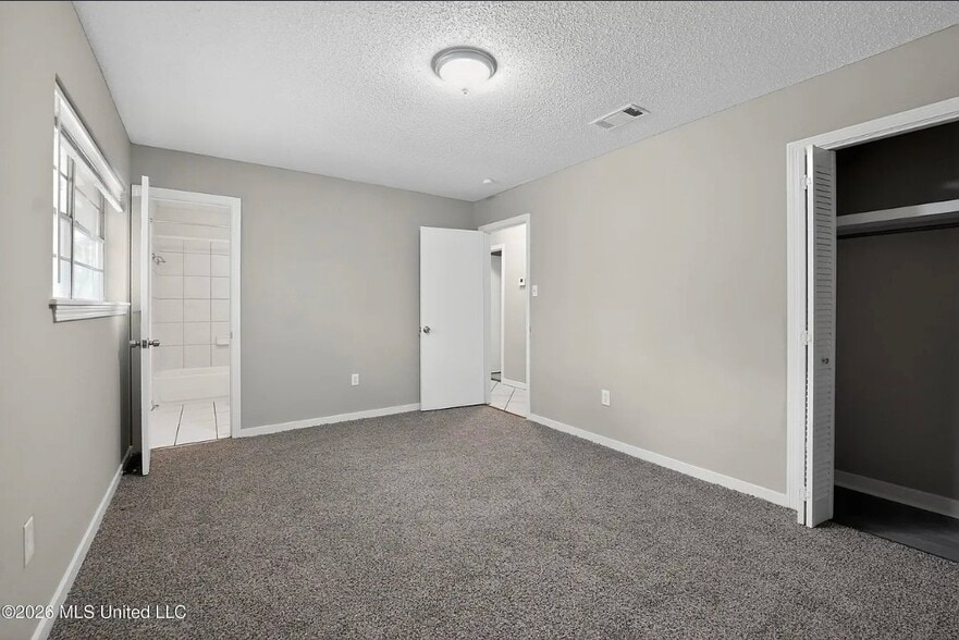 Building Photo - 148 York Dr