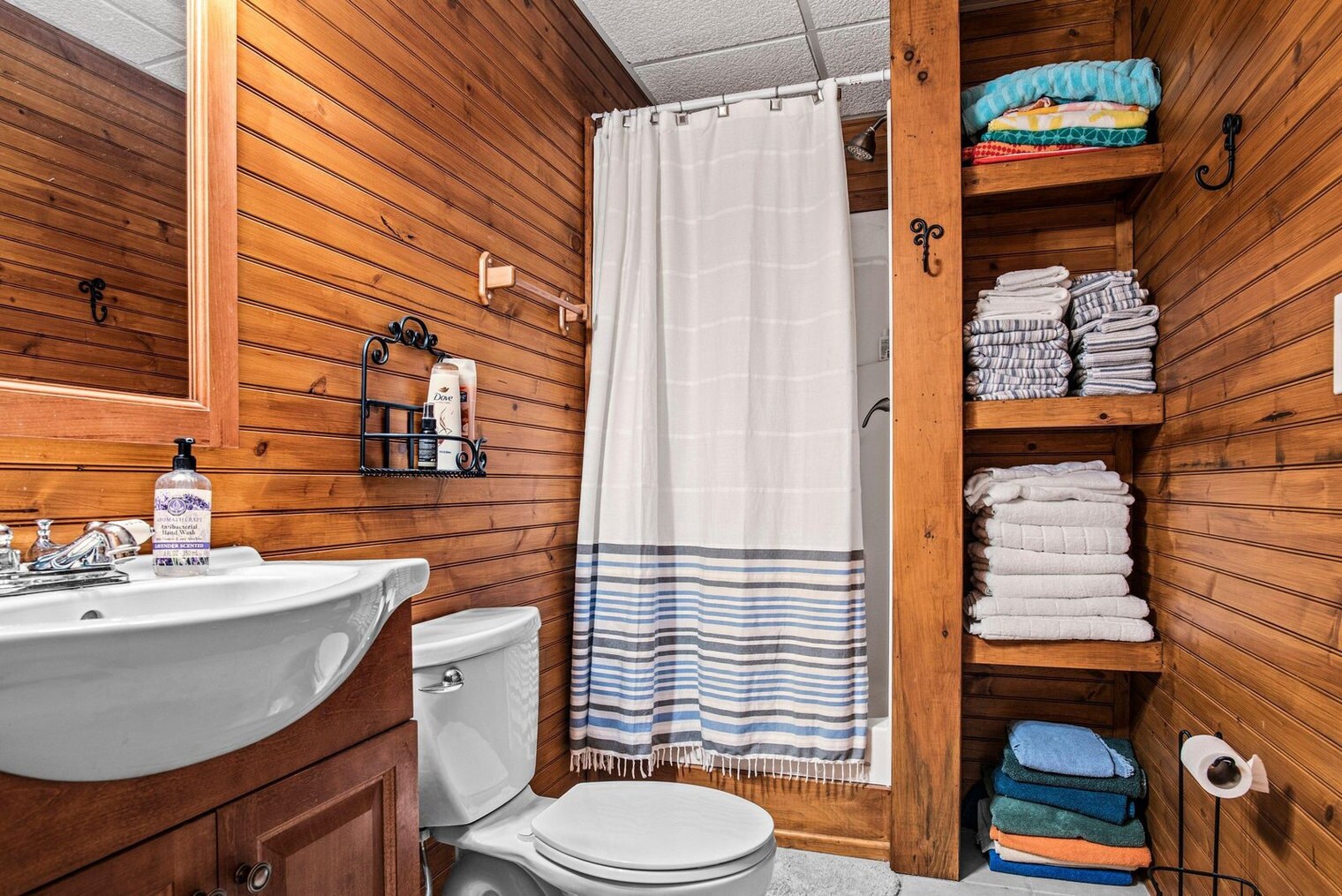 Building Photo - 410 Dogwood Ln