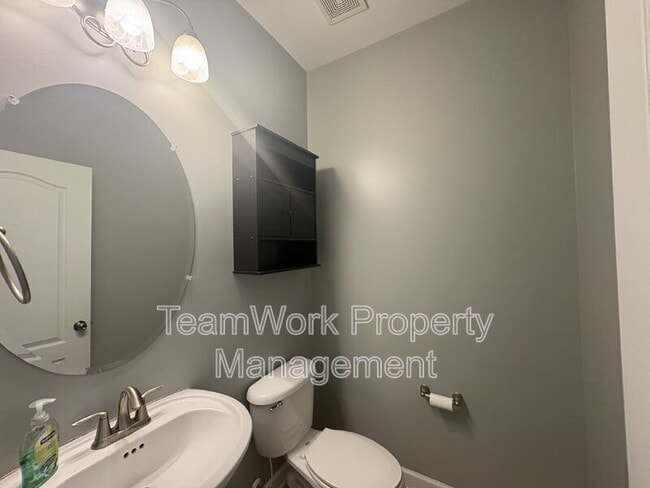 Building Photo - 102 Maywood Drive