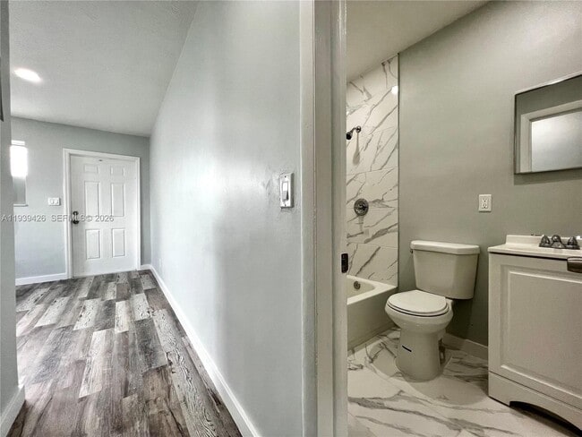 Building Photo - 725 NW 7th Ave