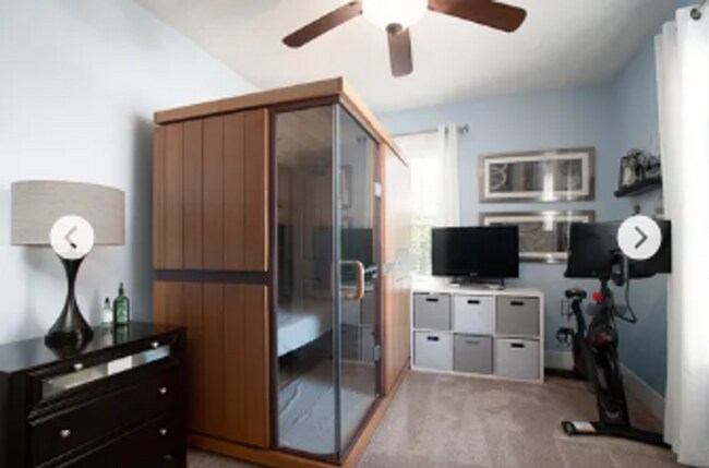 Building Photo - 4 Bedroom with a Hot Tub in the heart of t...
