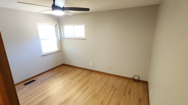 Building Photo - Beautifully updated 3-bedroom, 2-bath home...