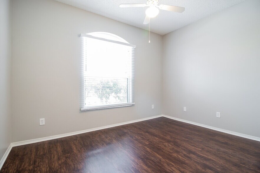 Building Photo - 1136 Cherry Valley Way