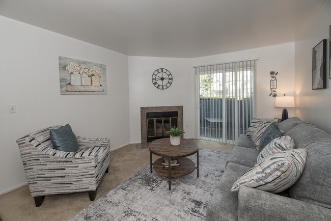 1x1 634 sq. ft. - Sierra Glen