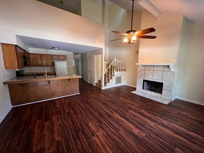 Building Photo - 279 Ivy Ln