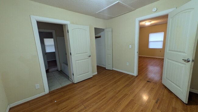 Building Photo - 902 N McKinley Ave