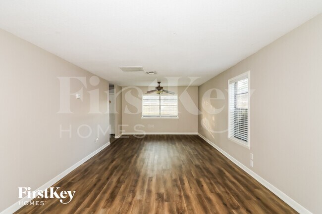 Building Photo - 2703 Shady Bayou Ln
