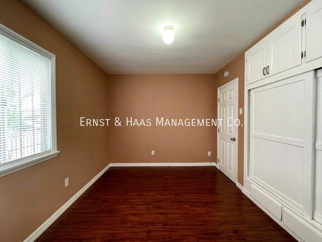Building Photo - 1401 N Bullis Rd