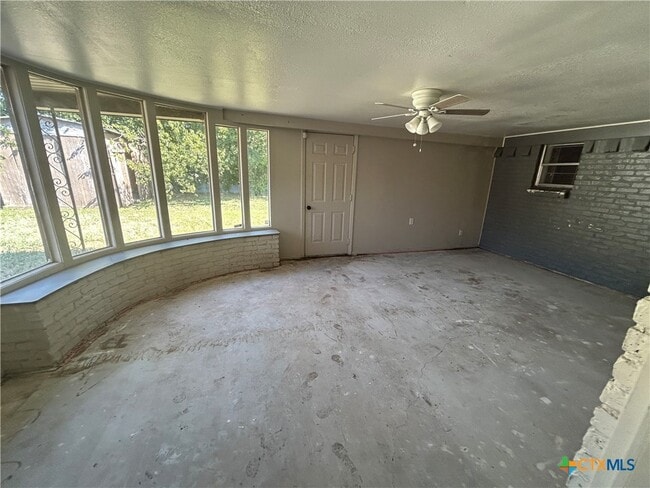 Building Photo - 1302 Cedar Dr