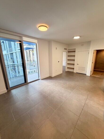 Building Photo - 132 NE 22nd St