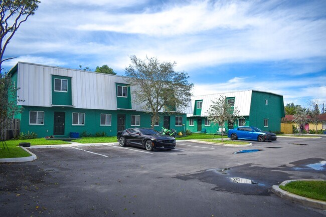 Building Photo - 4567 Gulfstream Rd