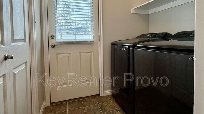 Building Photo - 808 N 175 E