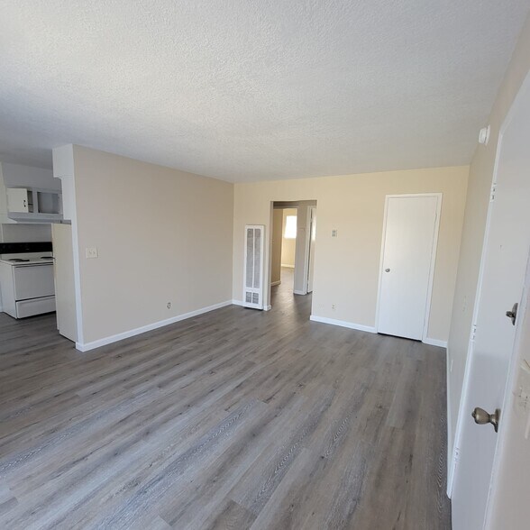 Building Photo - 1321 E San Bruno Ave