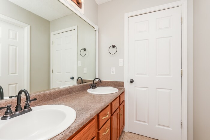 Building Photo - 1026 Mile High Dr