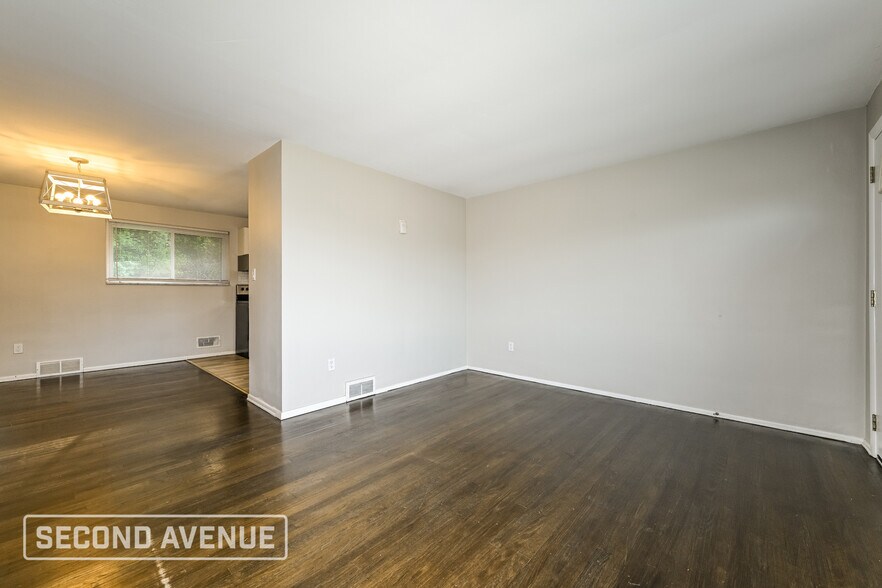 Building Photo - 415 College Park Dr