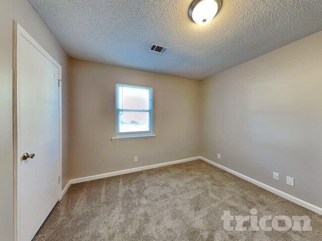 Building Photo - 2914 Sagemont Pl