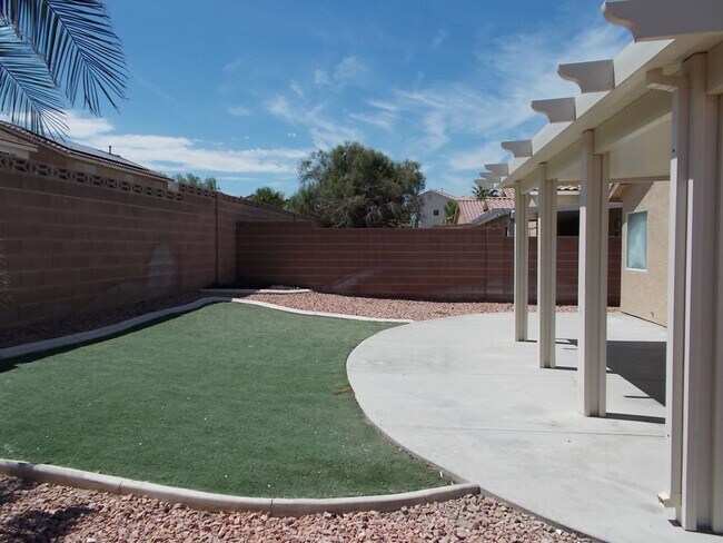 Building Photo - “Stunning 3-Bedroom Home with New Stainles...