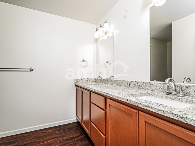 Building Photo - 748 Fenway Ln