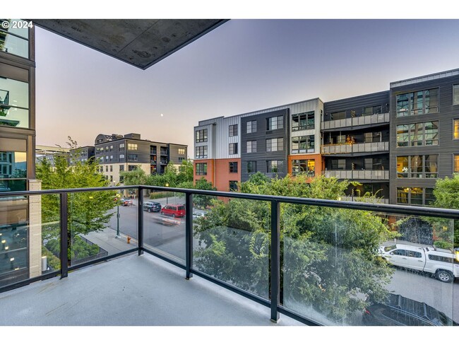 Building Photo - Modern Condo in NW District, Portland! On ...