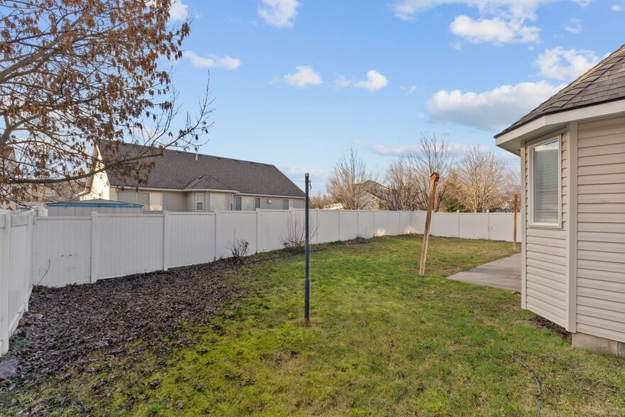 Building Photo - 5957 N Saint Croix Dr