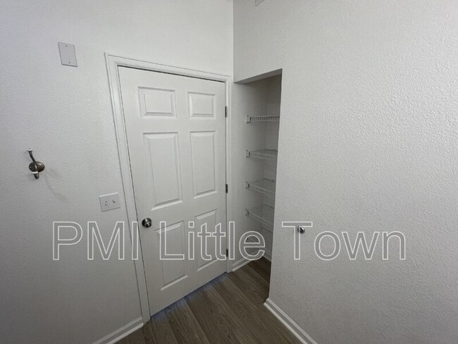 Building Photo - 5714 N Gibralter Way