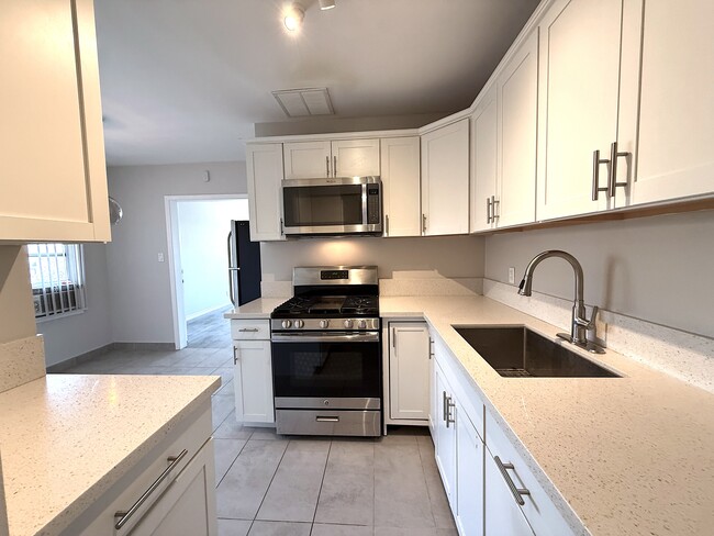 Kitchen - 1936 S Rimpau Blvd