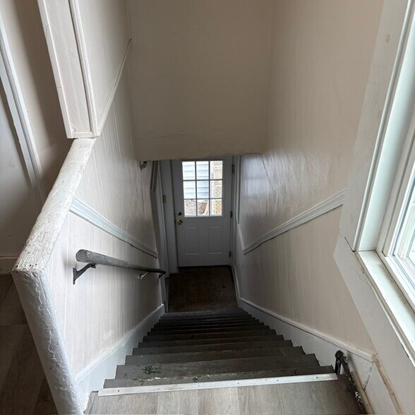 Building Photo - 953 W 17th St