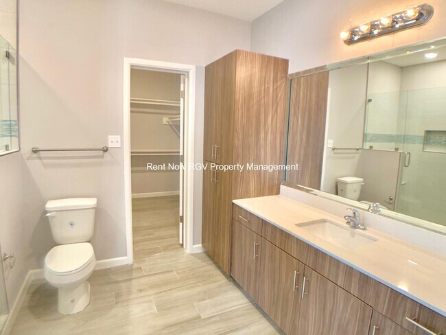 Building Photo - 3805 Tinsley Ave