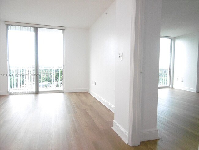 Building Photo - 3000 Coral Wy