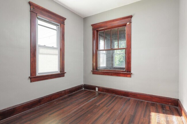 Building Photo - 11 S Livingston Ave