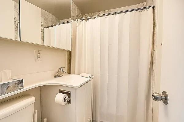 Primary Photo - 131 E 83rd St