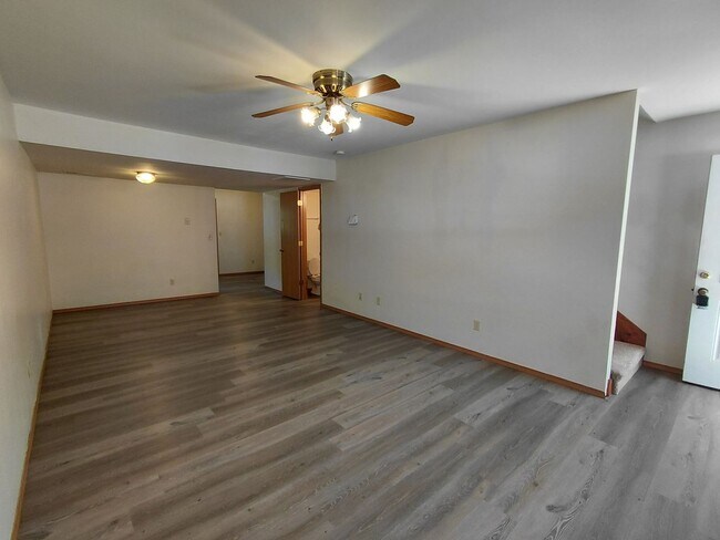 Building Photo - 20305 Skyview Dr