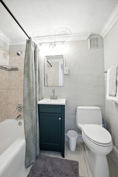 Building Photo - 311 W Ashley St