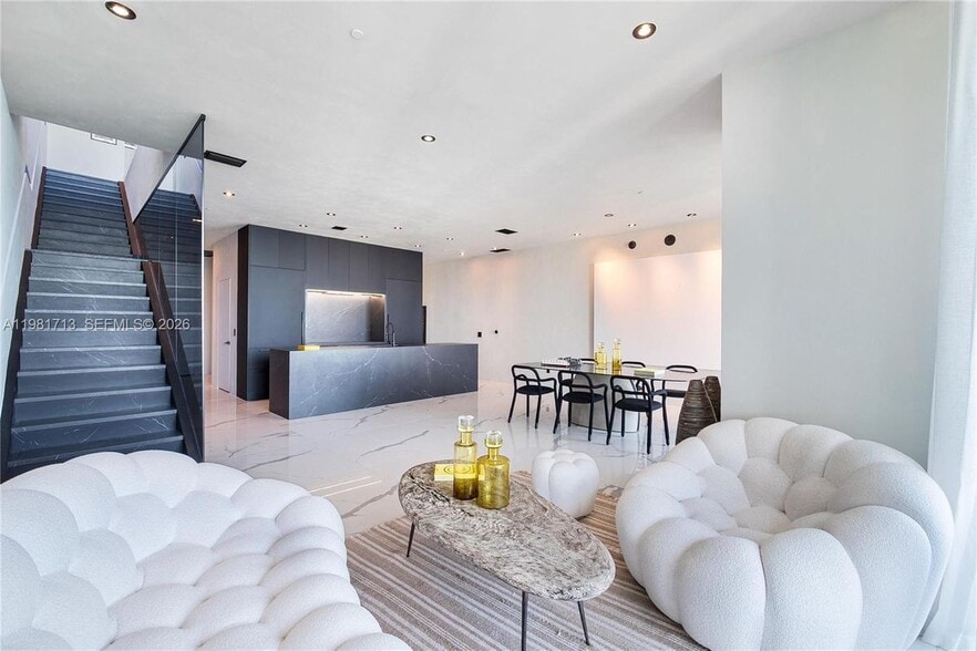 Building Photo - 650 NE 32nd St