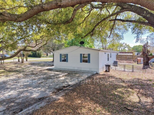 Building Photo - 322 Clearwater Lake Dr
