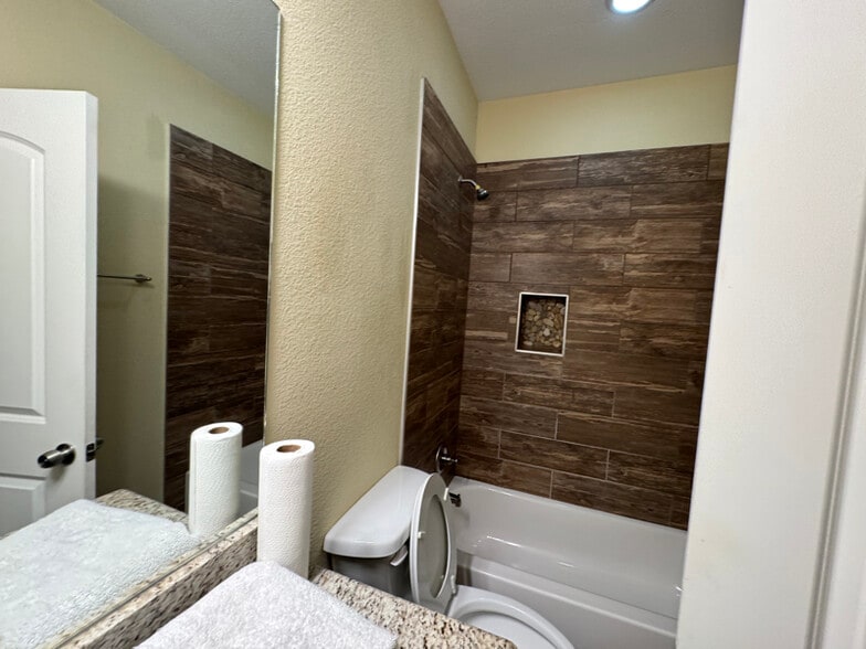 Building Photo - 2701 Easter Ave