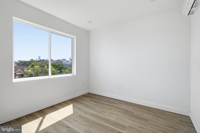 Building Photo - 613 Brooklyn St