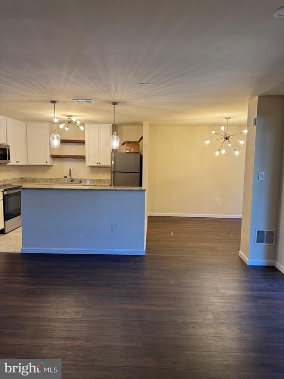 Building Photo - 168 VALLEY GREENE Cir