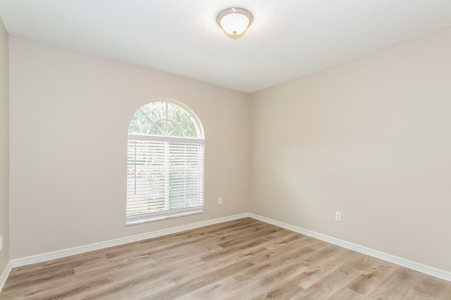 Building Photo - 2221 Heathwood Cir