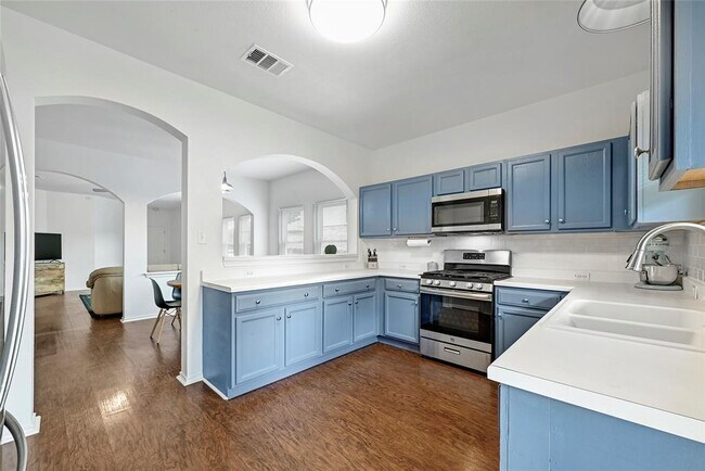 Building Photo - 808 N Creek Blvd