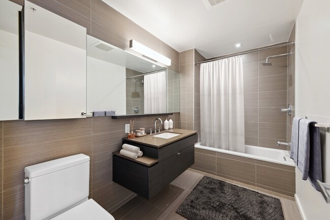 Building Photo - Central Place