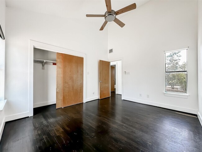 Building Photo - 417 S Beacon St