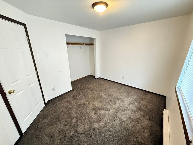 Building Photo - 1807 S 7th Ave