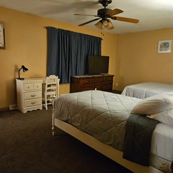 Building Photo - 1645 Tanglewood Dr