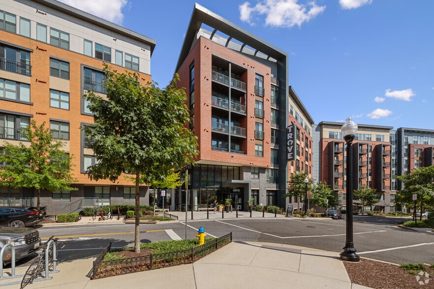 Primary Photo - Cortland Columbia Pike